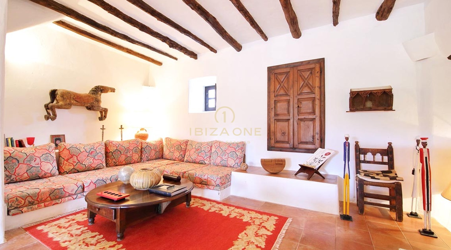 Autentica finca di lusso a Ibiza con splendida vista sul mare e sul terreno in vendita, Ibiza