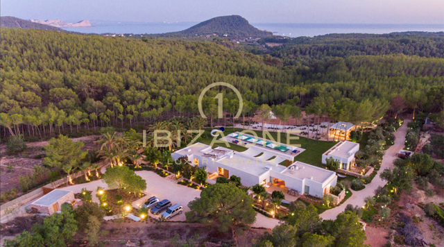 Complexe de luxe paradisiaque avec vue sur la mer à louer, Ibiza