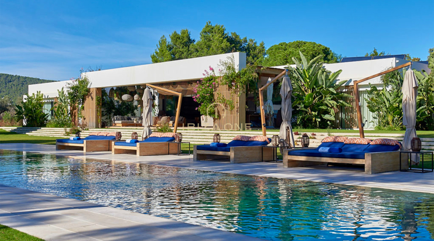Lujoso resort paradisíaco con vistas al mar en alquiler en Ibiza