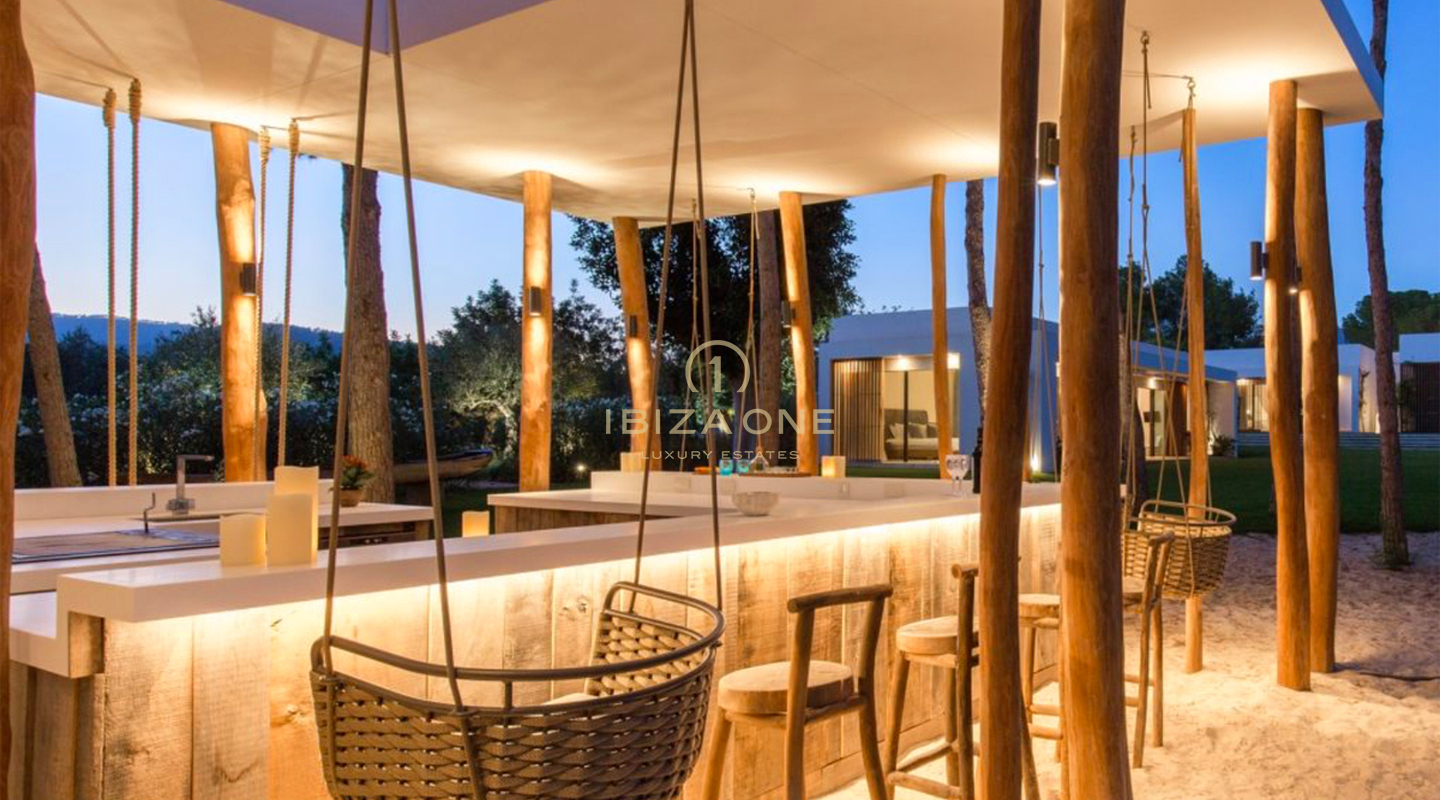 Lujoso resort paradisíaco con vistas al mar en alquiler en Ibiza
