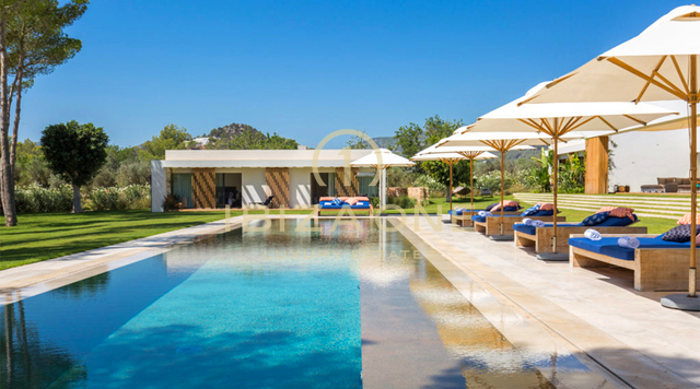Lujoso resort paradisíaco con vistas al mar en alquiler en Ibiza