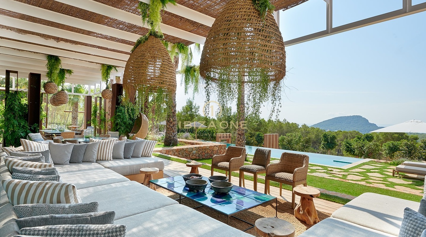Villa de lujo de nueva construcción con vistas al mar, al campo y a Formentera en alquiler, Ibiza