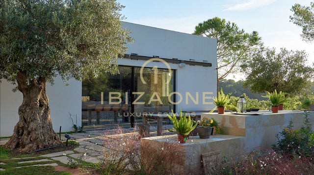 Nuova proprietà di lusso per le vacanze con privacy e vista sul mare in affitto, Ibiza