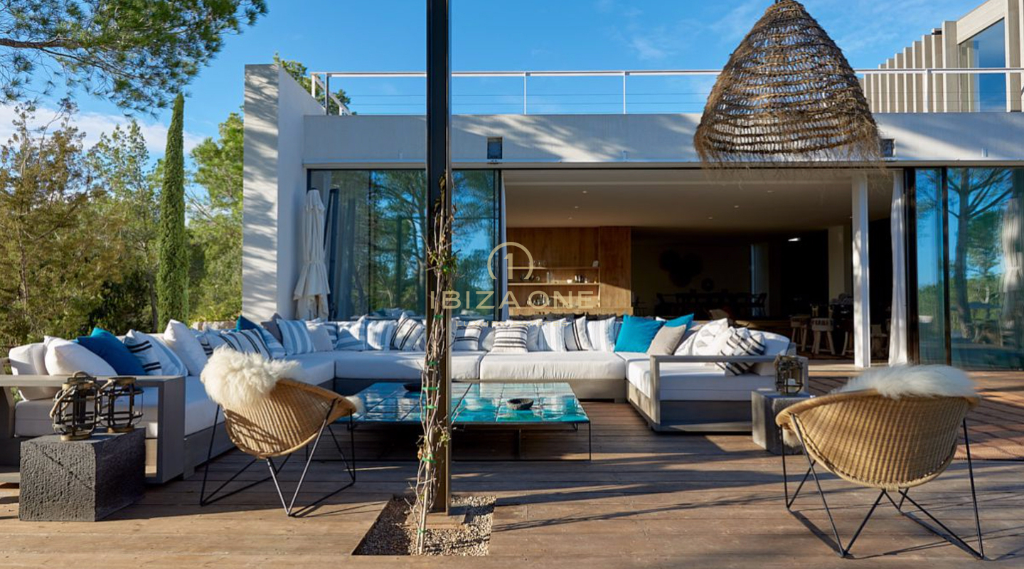 Propiedad vacacional de lujo de nueva construcción con privacidad y vistas al mar en alquiler, Ibiza