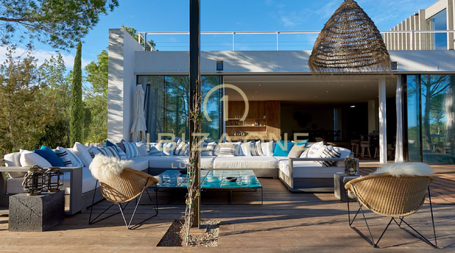 Propiedad vacacional de lujo de nueva construcción con privacidad y vistas al mar en alquiler, Ibiza