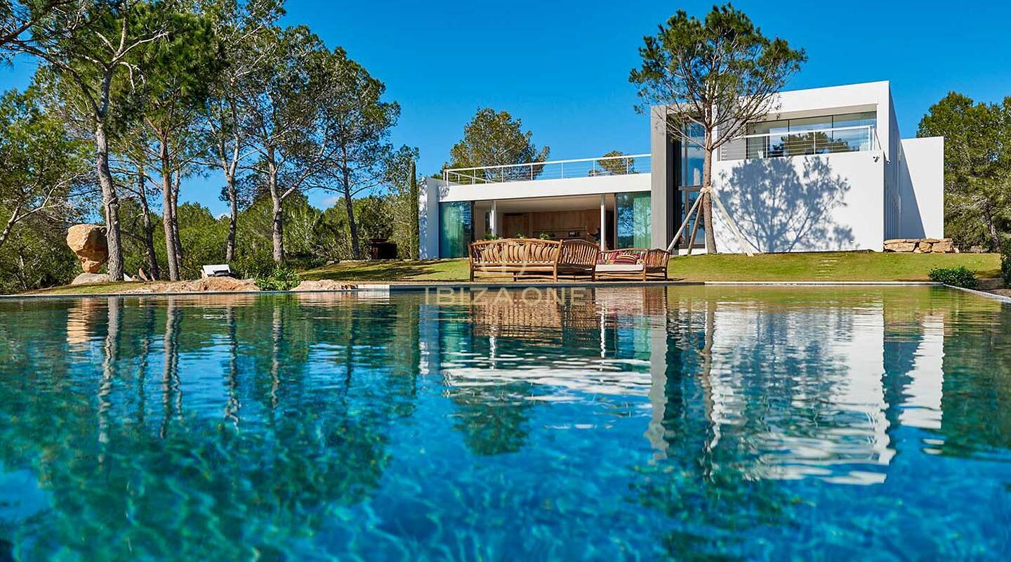 Propiedad vacacional de lujo de nueva construcción con privacidad y vistas al mar en alquiler, Ibiza