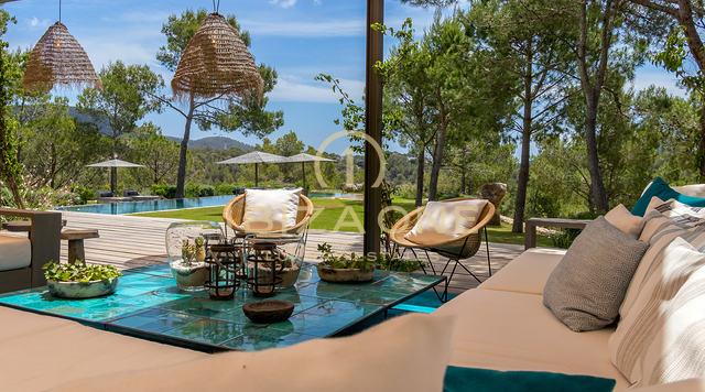 Propiedad vacacional de lujo de nueva construcción con privacidad y vistas al mar en alquiler, Ibiza