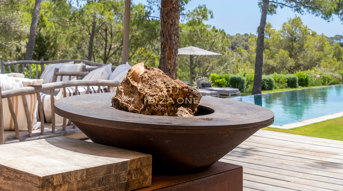 Propiedad vacacional de lujo de nueva construcción con privacidad y vistas al mar en alquiler, Ibiza