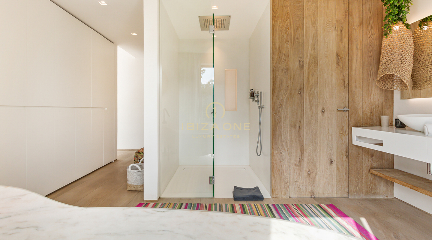 Nieuw gebouwd luxe vakantiehuis met privacy en uitzicht op zee te huur, Ibiza