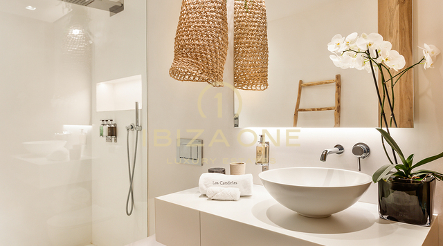 Nieuw gebouwd luxe vakantiehuis met privacy en uitzicht op zee te huur, Ibiza