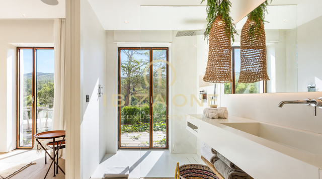 Nieuw gebouwd luxe vakantiehuis met privacy en uitzicht op zee te huur, Ibiza