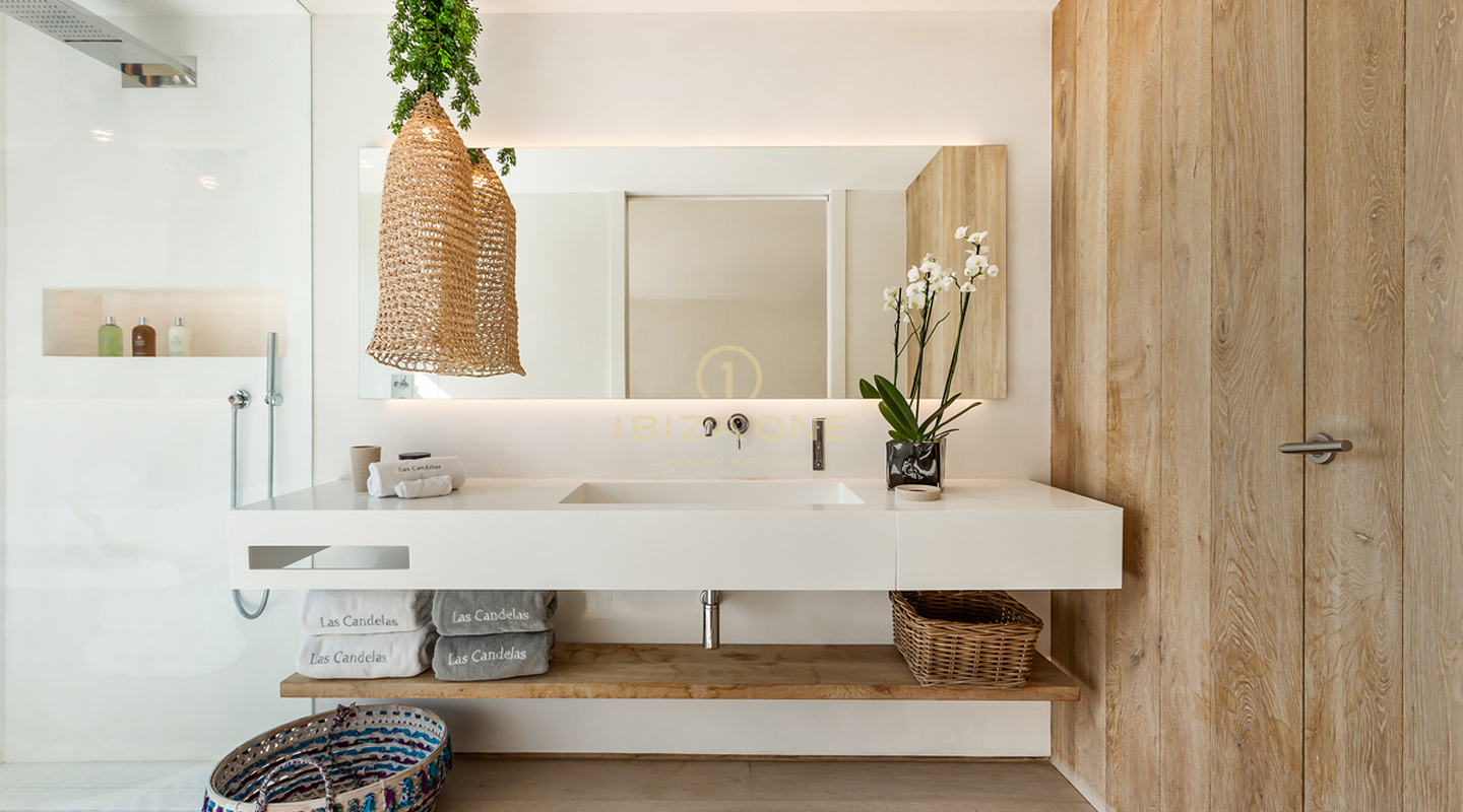 Nieuw gebouwd luxe vakantiehuis met privacy en uitzicht op zee te huur, Ibiza