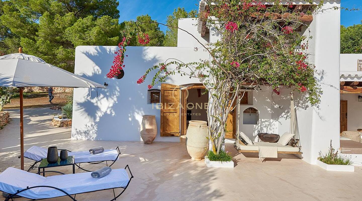 Traditionele en zeer luxe gerenoveerde 17e-eeuwse Ibiza finca te huur, Ibiza