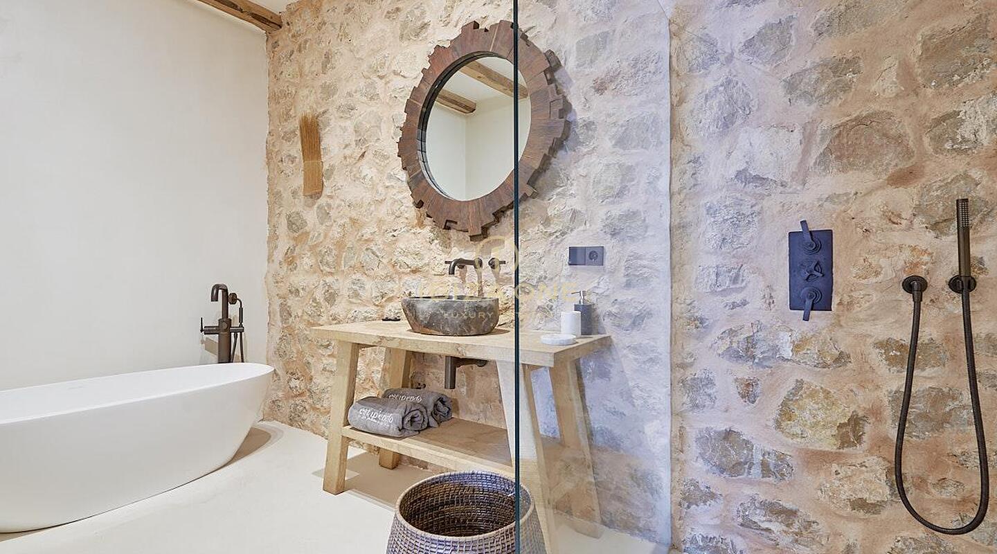 Traditionele en zeer luxe gerenoveerde 17e-eeuwse Ibiza finca te huur, Ibiza