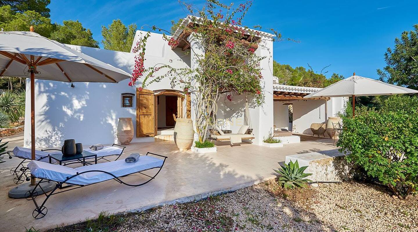 Finca tradicional ibicenca del siglo XVII renovada y de gran lujo en alquiler, Ibiza