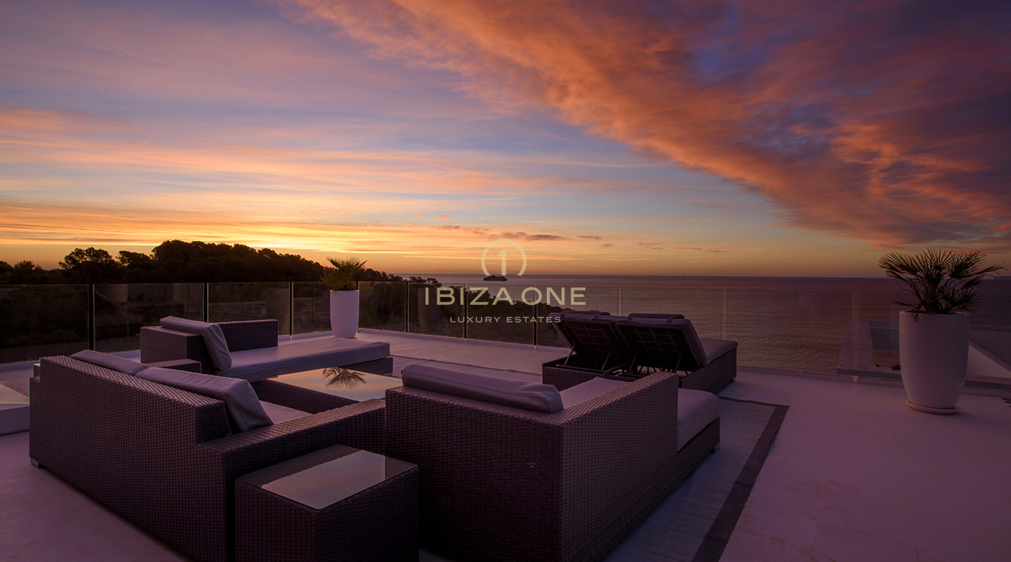 Moderne luxe villa met toegang tot de zee op slechts enkele minuten van Ibiza-stad te huur, Ibiza - dit luxe huis is ook te koop, Ibiza