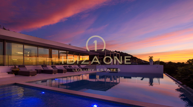 Moderne luxe villa met toegang tot de zee op slechts enkele minuten van Ibiza-stad te huur, Ibiza - dit luxe huis is ook te koop, Ibiza