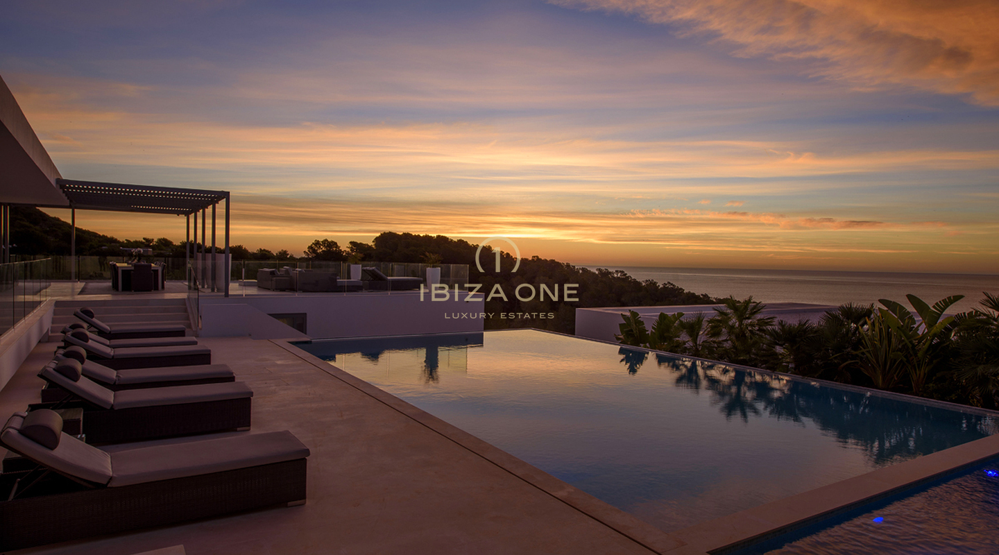 Moderne luxe villa met toegang tot de zee op slechts enkele minuten van Ibiza-stad te huur, Ibiza - dit luxe huis is ook te koop, Ibiza