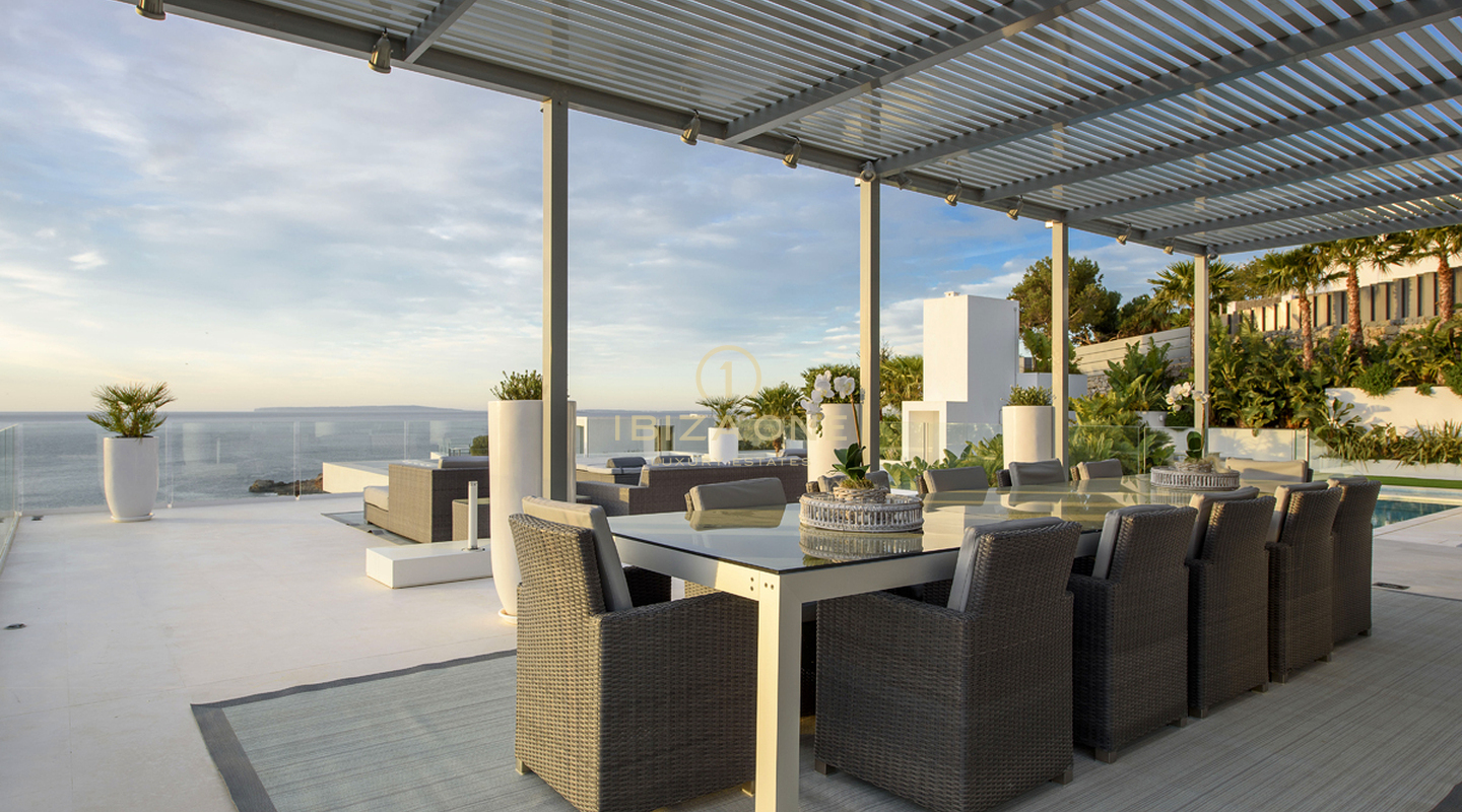 Moderne luxe villa met toegang tot de zee op slechts enkele minuten van Ibiza-stad te huur, Ibiza - dit luxe huis is ook te koop, Ibiza