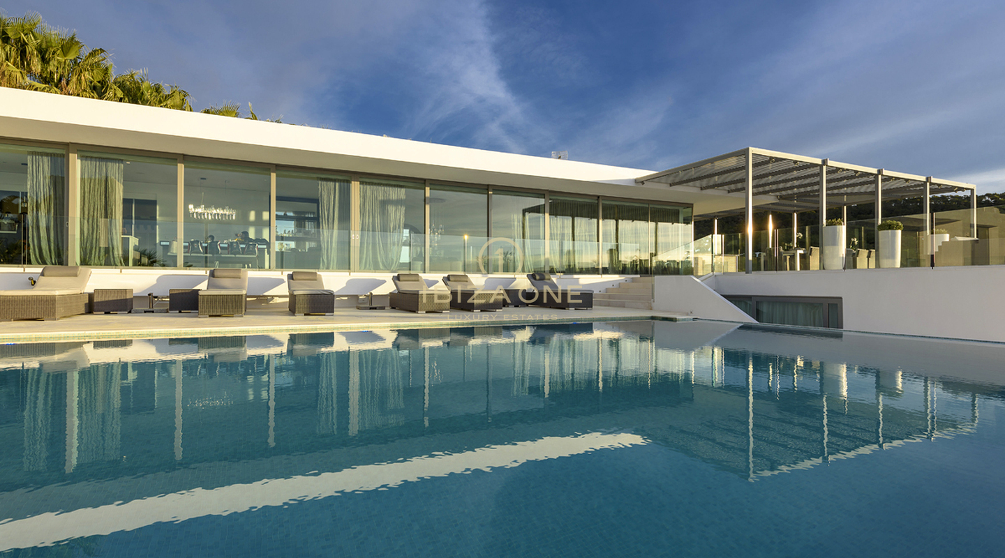 Moderne Luxusvilla mit Meerzugang nur wenige Minuten von Ibiza-Stadt entfernt zu vermieten, Ibiza – dieses Luxushaus steht auch zum Verkauf, Ibiza