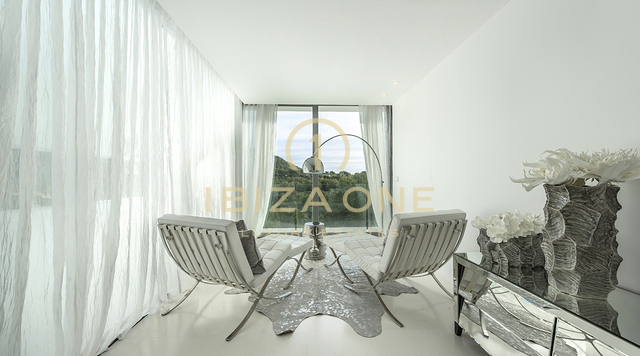 Moderne luxe villa met toegang tot de zee op slechts enkele minuten van Ibiza-stad te huur, Ibiza - dit luxe huis is ook te koop, Ibiza