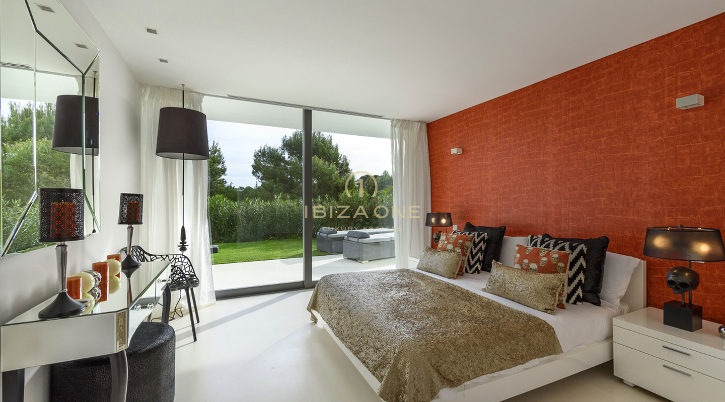 Moderne luxe villa met toegang tot de zee op slechts enkele minuten van Ibiza-stad te huur, Ibiza - dit luxe huis is ook te koop, Ibiza