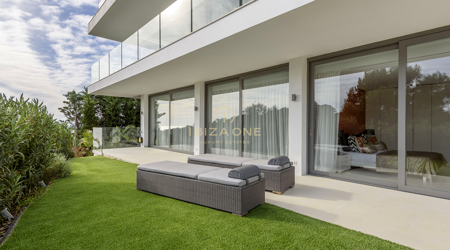 Moderne luxe villa met toegang tot de zee op slechts enkele minuten van Ibiza-stad te huur, Ibiza - dit luxe huis is ook te koop, Ibiza