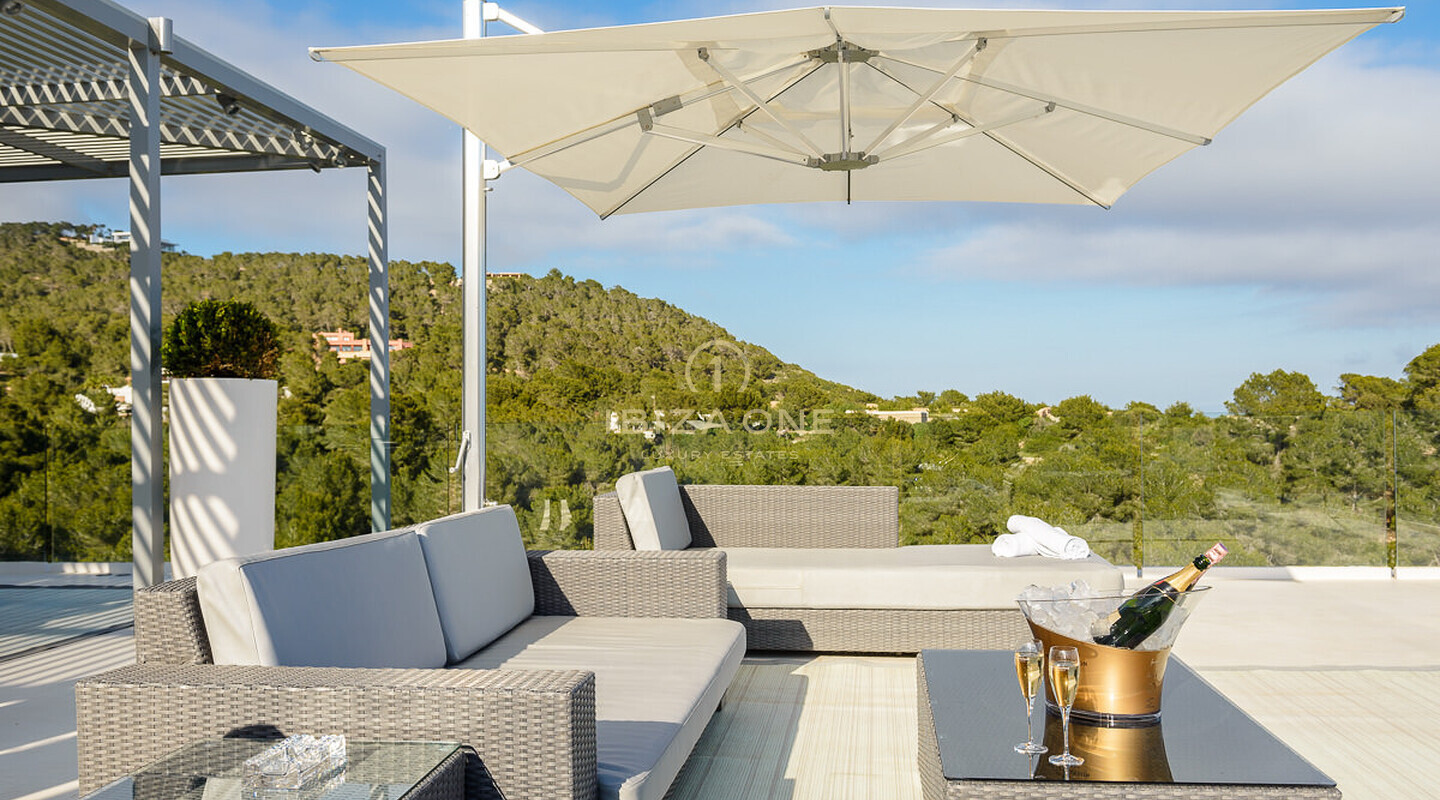 Moderne luxe villa met toegang tot de zee op slechts enkele minuten van Ibiza-stad te huur, Ibiza - dit luxe huis is ook te koop, Ibiza