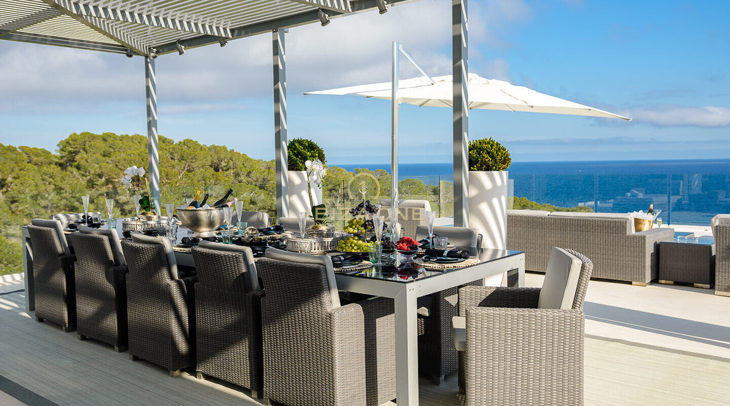 Moderne luxe villa met toegang tot de zee op slechts enkele minuten van Ibiza-stad te huur, Ibiza - dit luxe huis is ook te koop, Ibiza