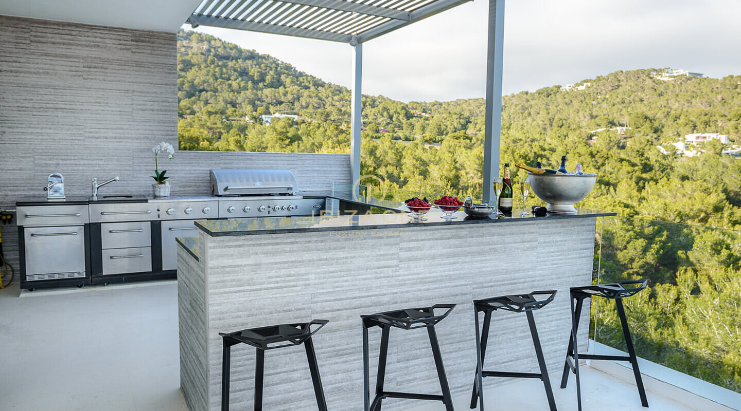 Moderne luxe villa met toegang tot de zee op slechts enkele minuten van Ibiza-stad te huur, Ibiza - dit luxe huis is ook te koop, Ibiza