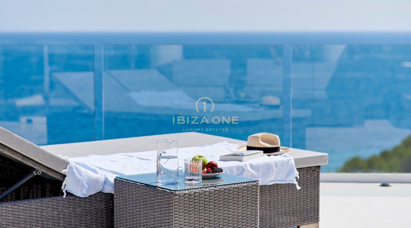 Moderne Luxusvilla mit Meerzugang nur wenige Minuten von Ibiza-Stadt entfernt zu vermieten, Ibiza – dieses Luxushaus steht auch zum Verkauf, Ibiza