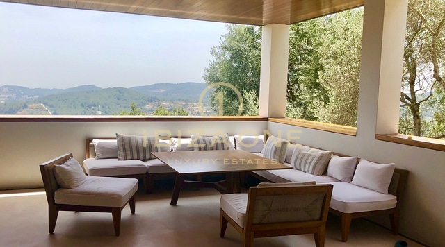 Propriété de luxe dans un excellent emplacement avec vue sur la mer à vendre