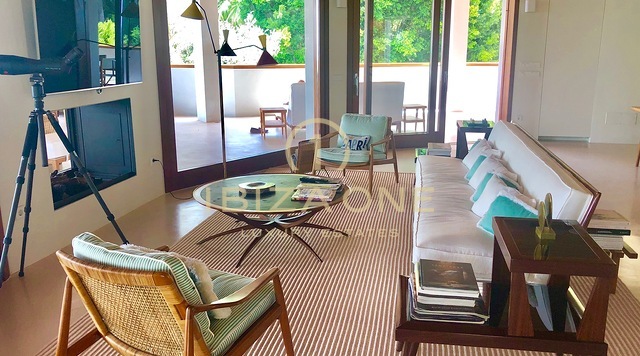 Propriété de luxe dans un excellent emplacement avec vue sur la mer à vendre