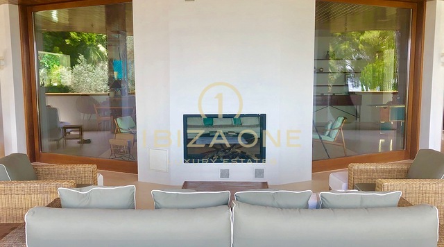 Propriété de luxe dans un excellent emplacement avec vue sur la mer à vendre