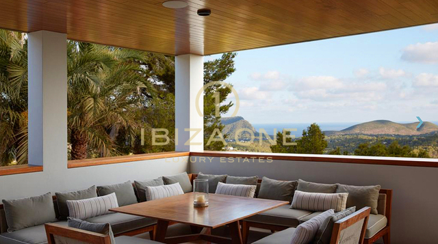 Propriété de luxe dans un excellent emplacement avec vue sur la mer à vendre