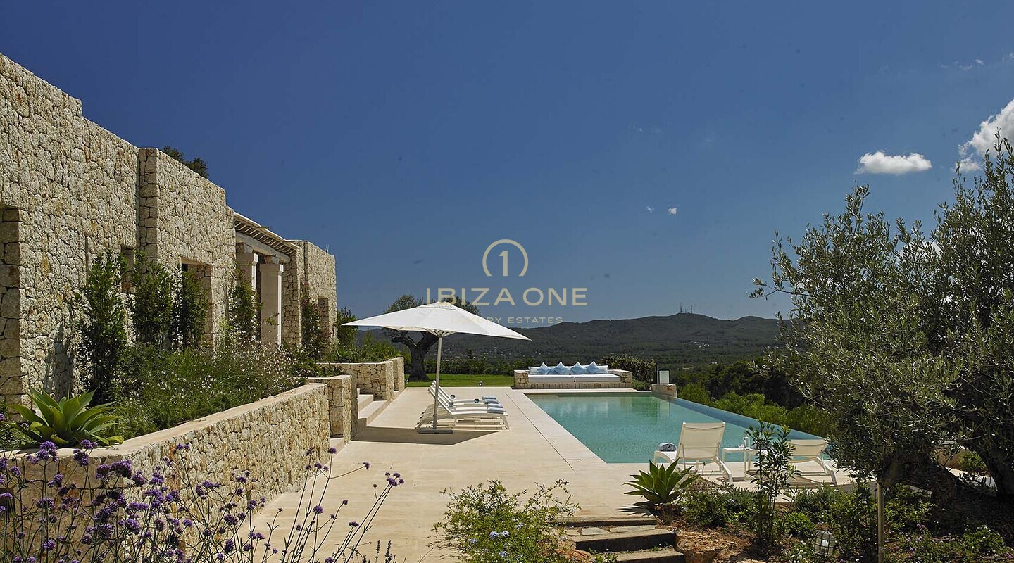 Prachtige luxe Blakstad finca met gastenverblijf te huur, Ibiza