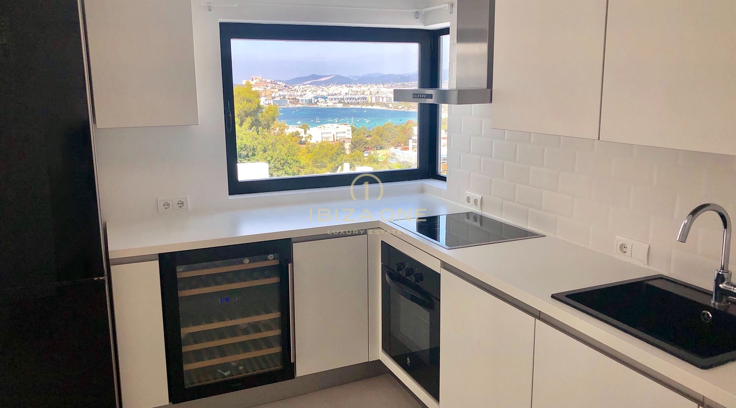 Moderna villa de lujo reformada en Can Pep Simo con vistas en venta, Ibiza