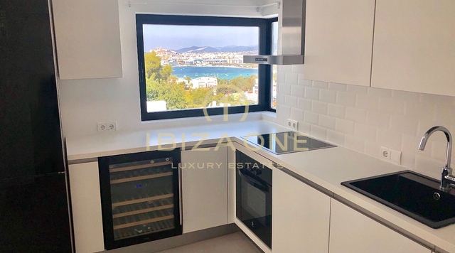 Villa de luxe moderne rénovée à Can Pep Simo avec vue à vendre, Ibiza