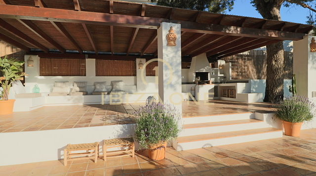 Moderne, luxuriös renovierte Villa in Can Pep Simo mit Aussicht zu verkaufen, Ibiza