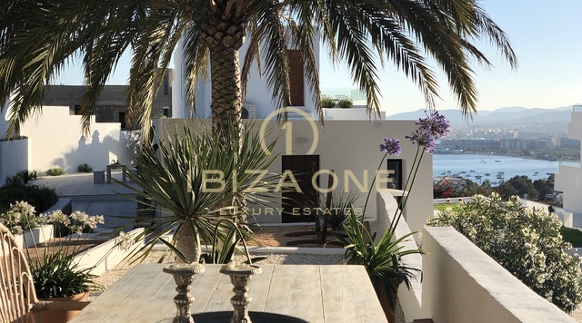 Moderne luxe gerenoveerde villa in Can Pep Simo met uitzicht te koop, Ibiza