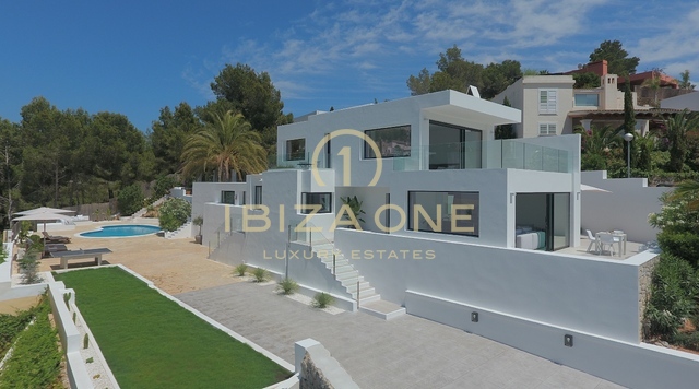 Moderne luxe gerenoveerde villa in Can Pep Simo met uitzicht te koop, Ibiza