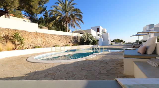 Moderne luxe gerenoveerde villa in Can Pep Simo met uitzicht te koop, Ibiza