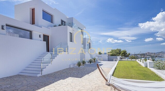 Moderne luxe gerenoveerde villa in Can Pep Simo met uitzicht te koop, Ibiza