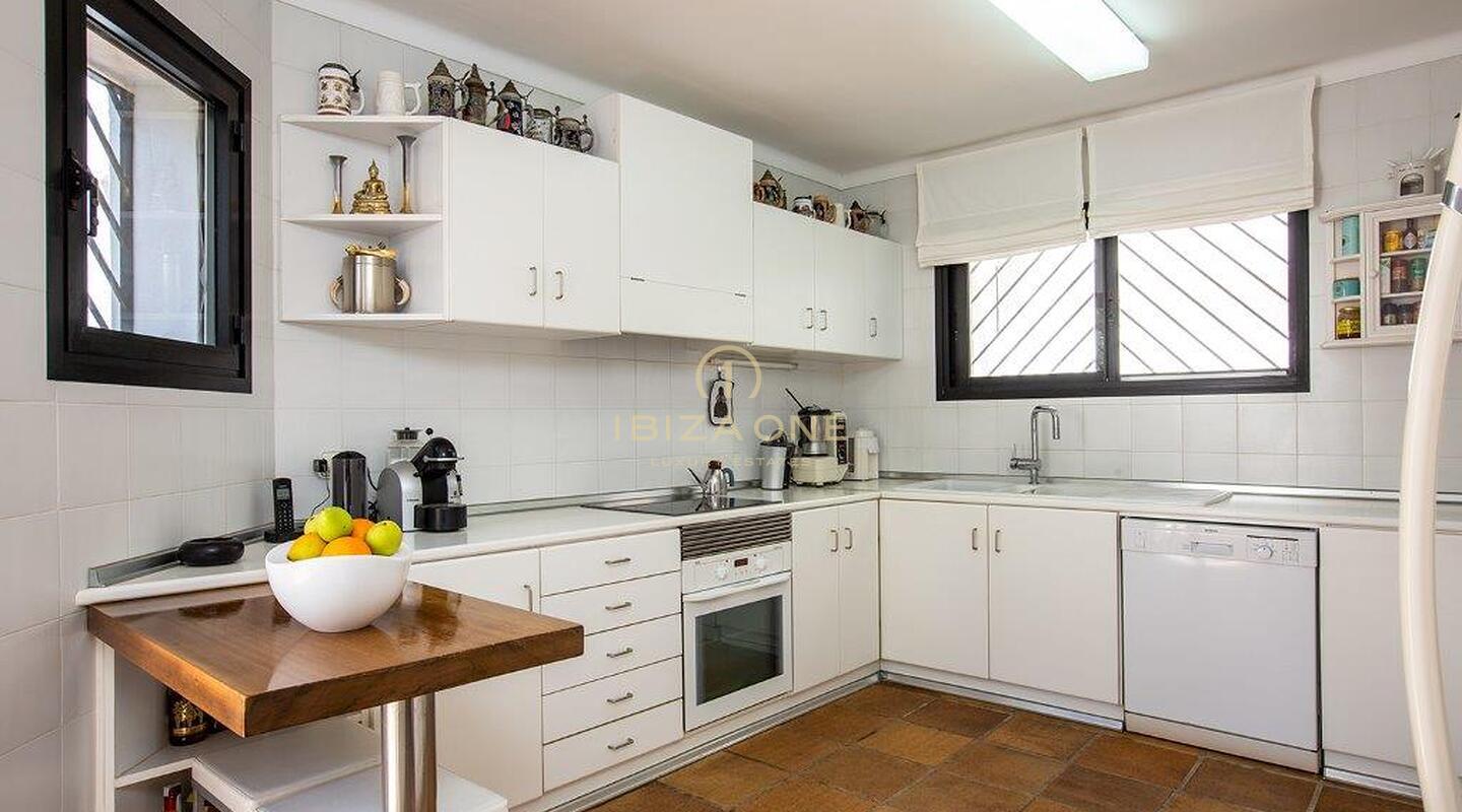 Modern sea view villa in a great location for sale
