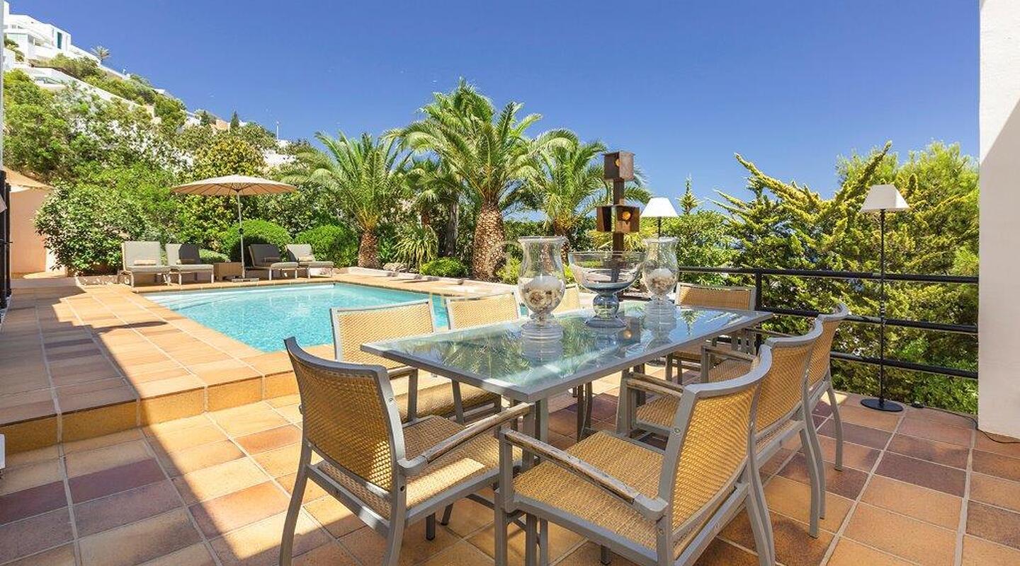 Villa moderna con vistas al mar en una excelente ubicación en venta