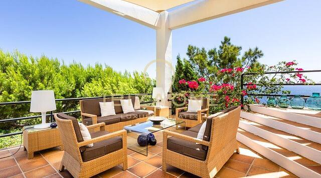 Modern sea view villa in a great location for sale