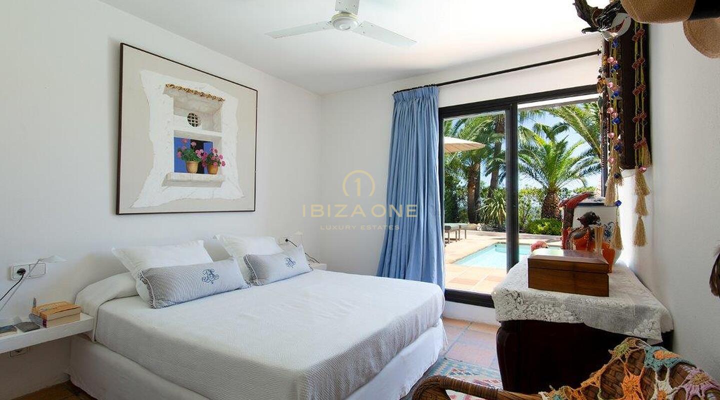 Villa moderne avec vue sur la mer dans un excellent emplacement à vendre