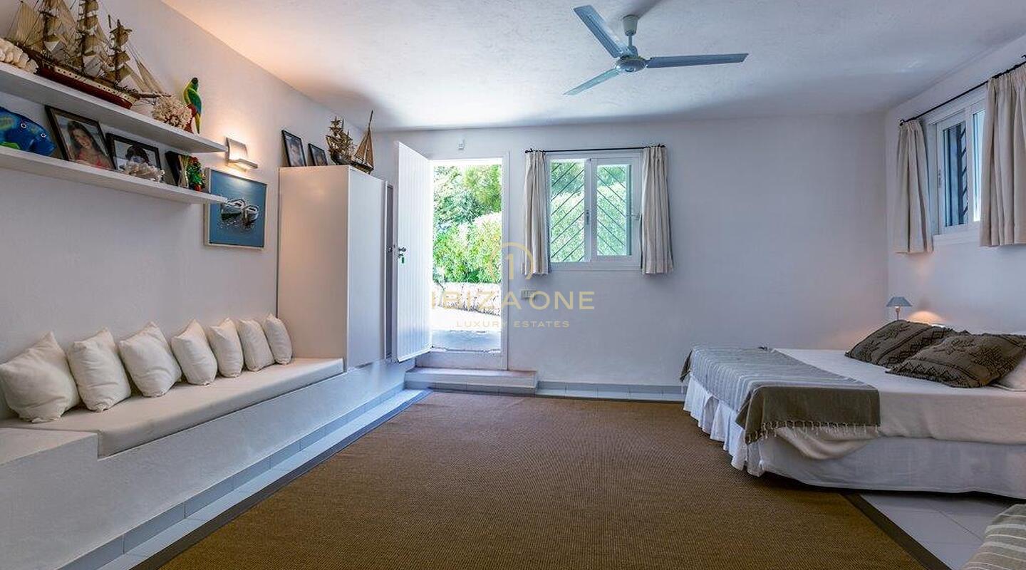 Moderna villa vista mare in ottima posizione in vendita