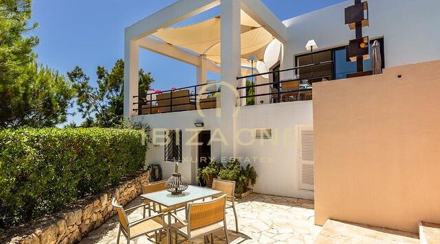 Moderne villa met zeezicht op een geweldige locatie te koop