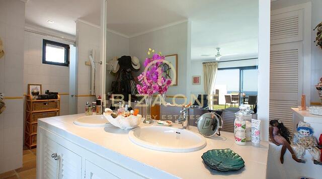 Modern sea view villa in a great location for sale